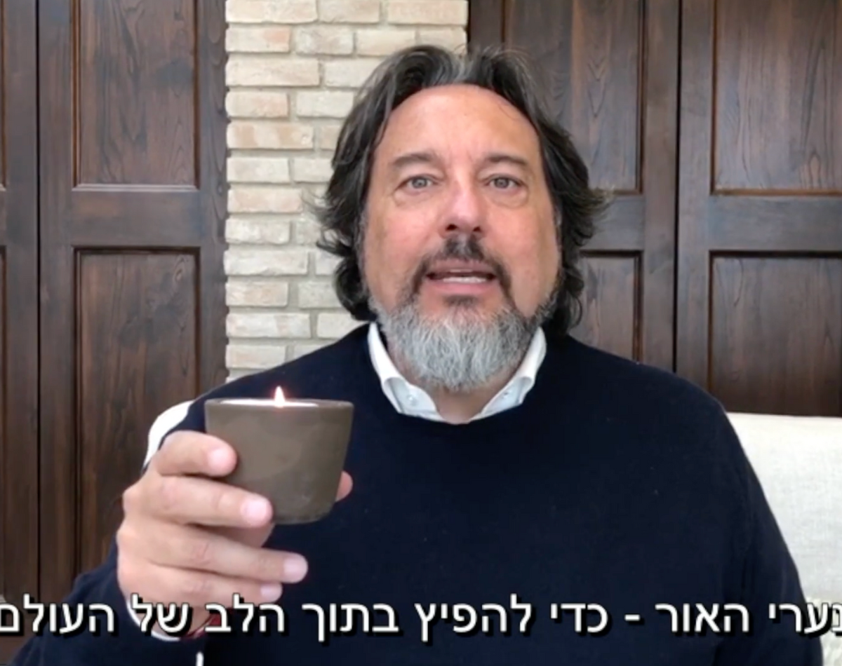 נערי האור מפיצים אור של שלום - פטריציו פאולטי