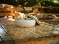 כד חרס עם נר ציטרונלה לשימוש בחוץ